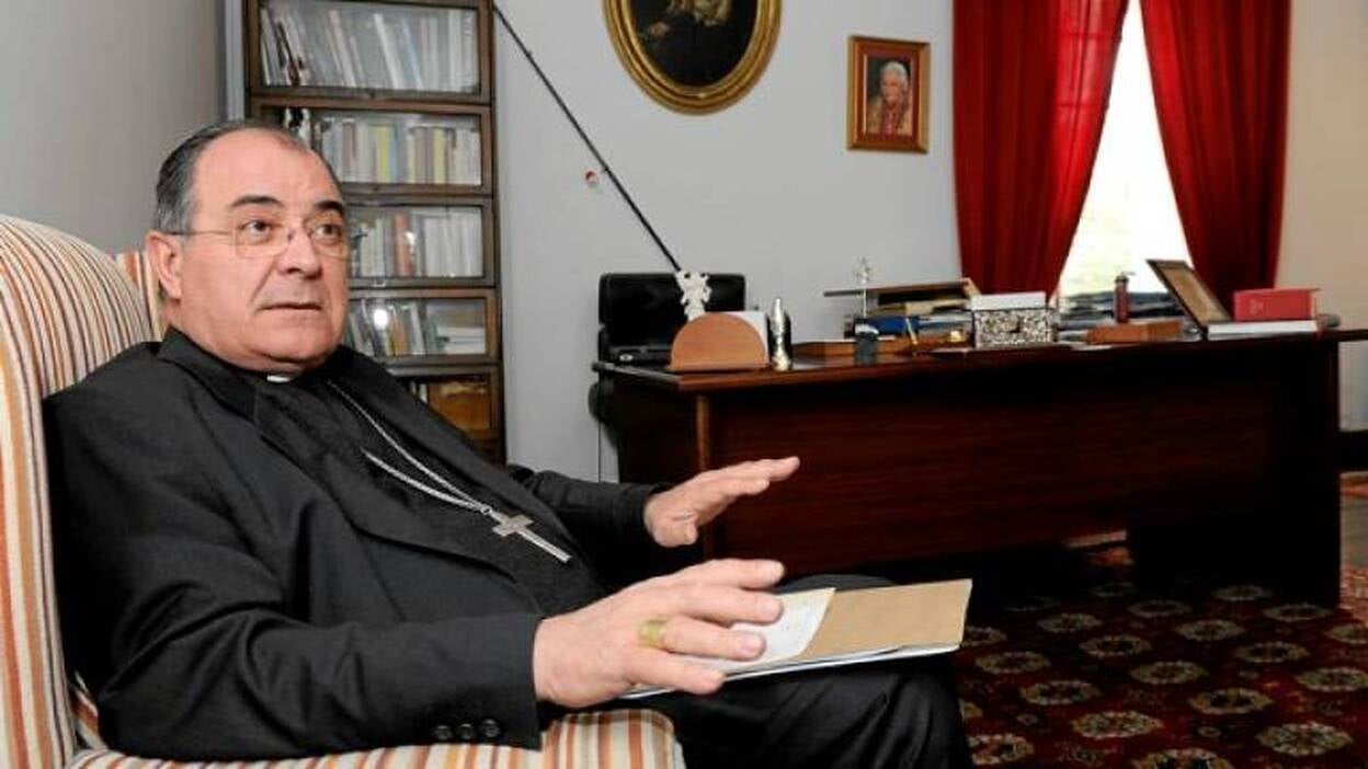 El obispo Cases avisa a las administraciones del riesgo de estallido social