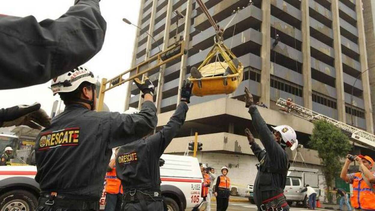 Simulacro ante un sismo y tsunami