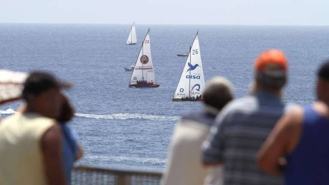Los botes de la Vela Latina divirtieron a los aficionados