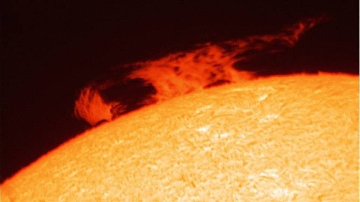 Captan desde San Mateo una protuberancia solar, amplia como "varias Tierras"