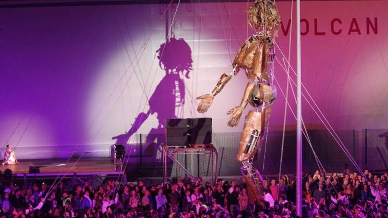 La Fura lleva a las Diosas al Santa Catalina