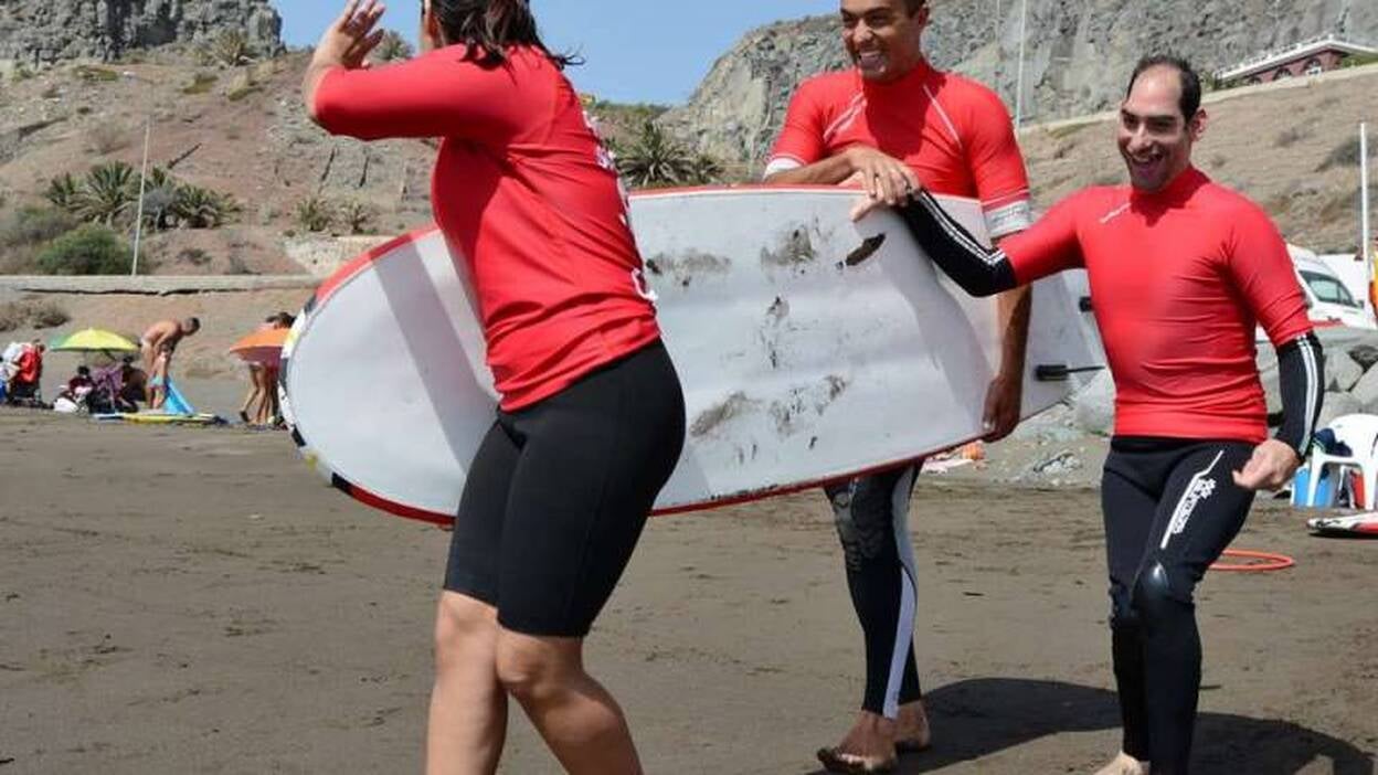 'Surf Terapéutico' en la Playa de La Laja