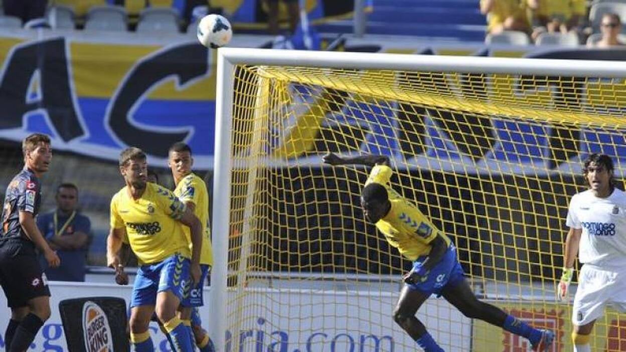 La defensa genera el primer dolor de cabeza a Lobera