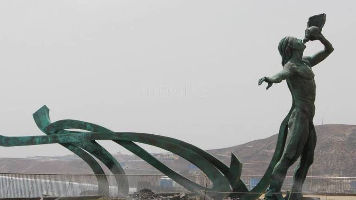 Hoy se eleva el Tritón de La Laja