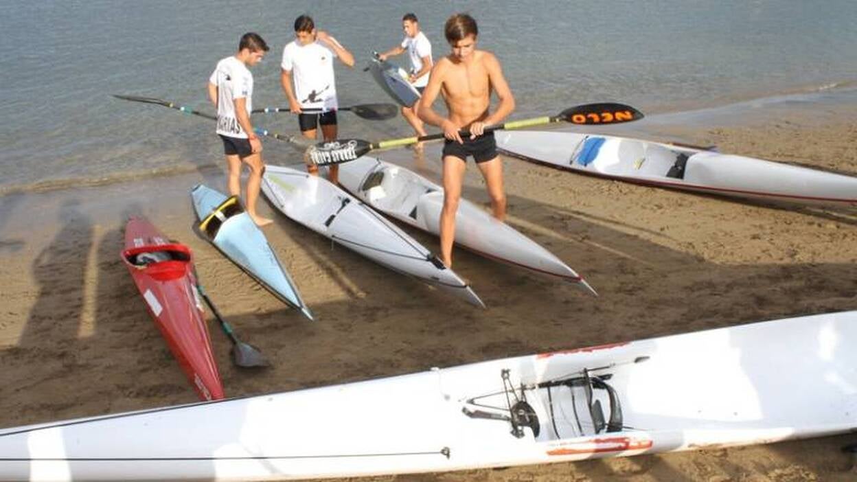 Piragüistas en Alcaravaneras