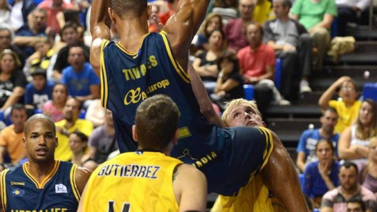 El Canarias supera al Gran Canaria (67-65)