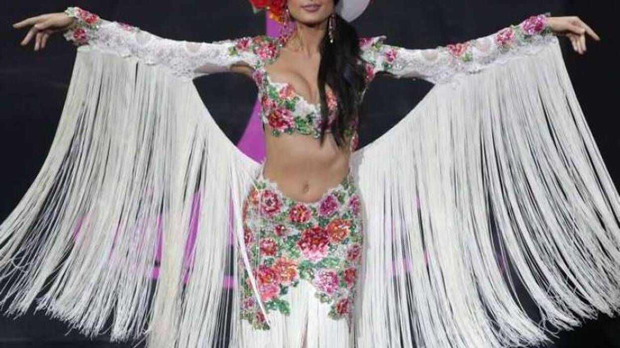 Espectáculo nacional de vestuario Miss Universo