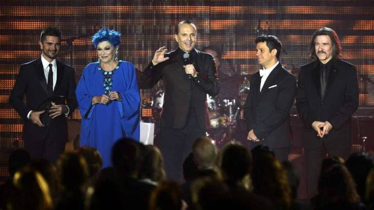 Sentido homenaje a Miguel Bosé