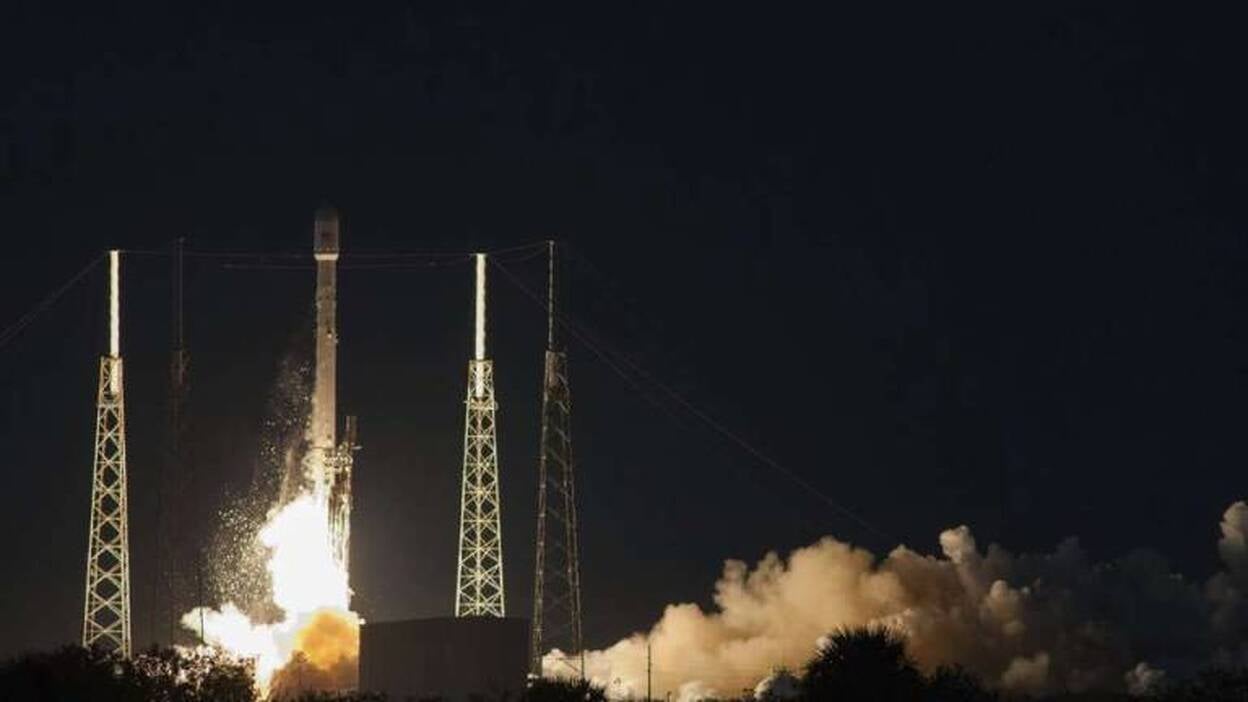 La compañía SpaceX pone en órbita su primer satélite privado