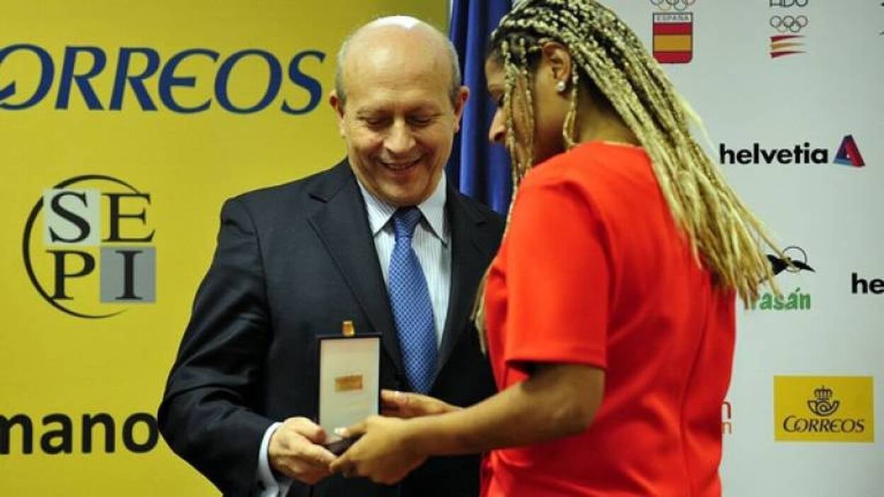 Mangué recibe la medalla de la Real Orden del Mérito Deportivo