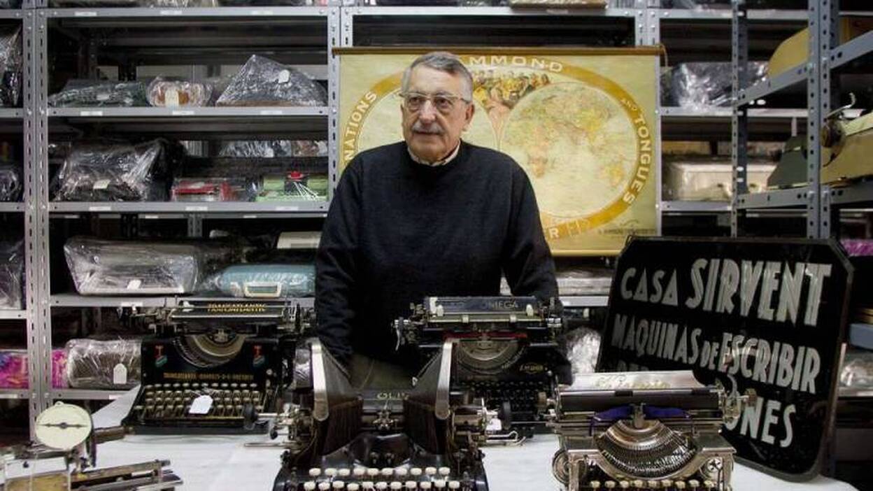Un homenaje familiar en forma de máquina de escribir en Vigo