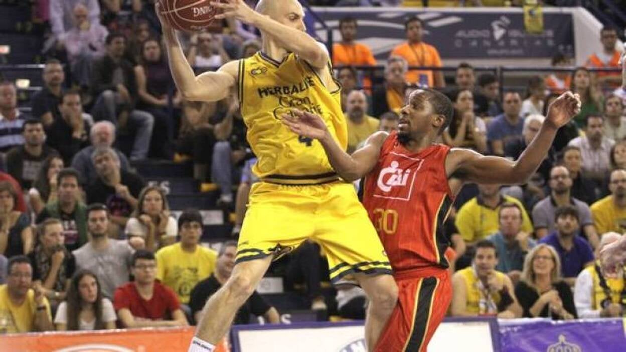 Oliver: «Cuando te lo piensas no sale, tiré sin pensar y entró»