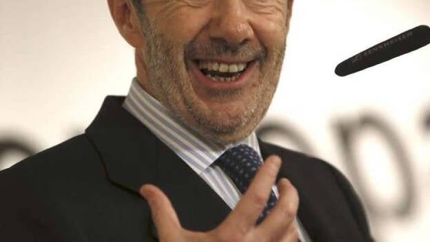 Rubalcaba critica el rescate de "una Caja llena de basura de políticos del PP"