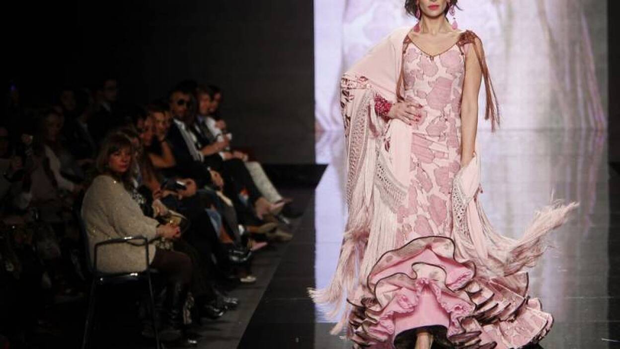 Desfile muy flamenco en Sevilla