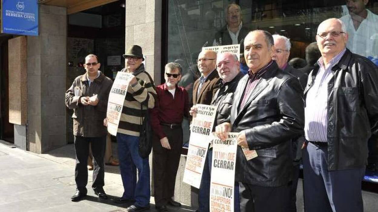 Guerra por la apertura comercial en domingos