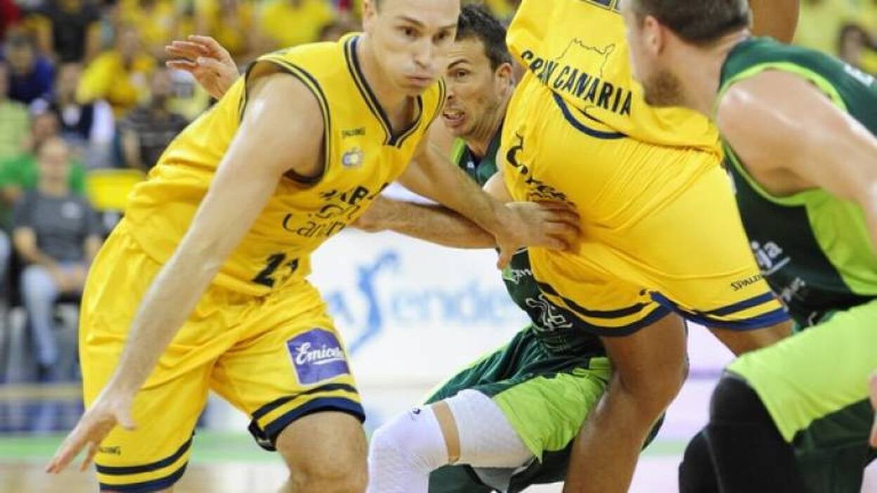 Hansbrough afina a tiempo