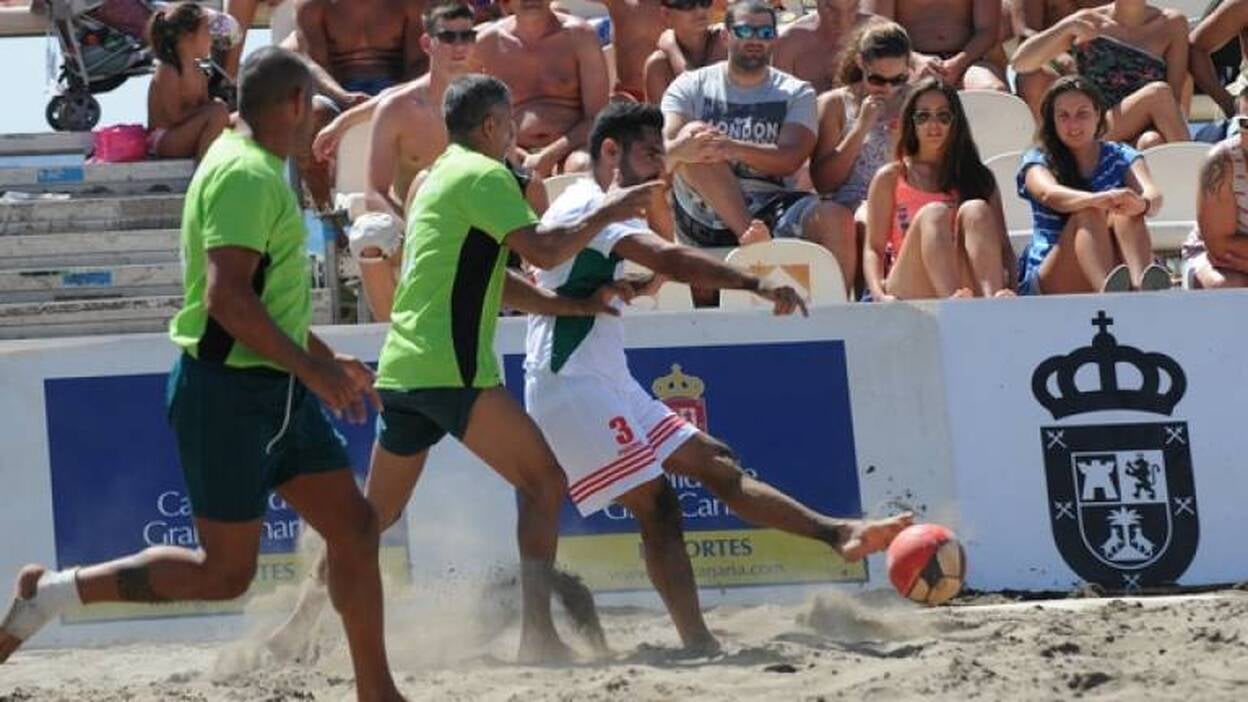Jornada de muchas sorpresas en la arena de Playa de Inglés
