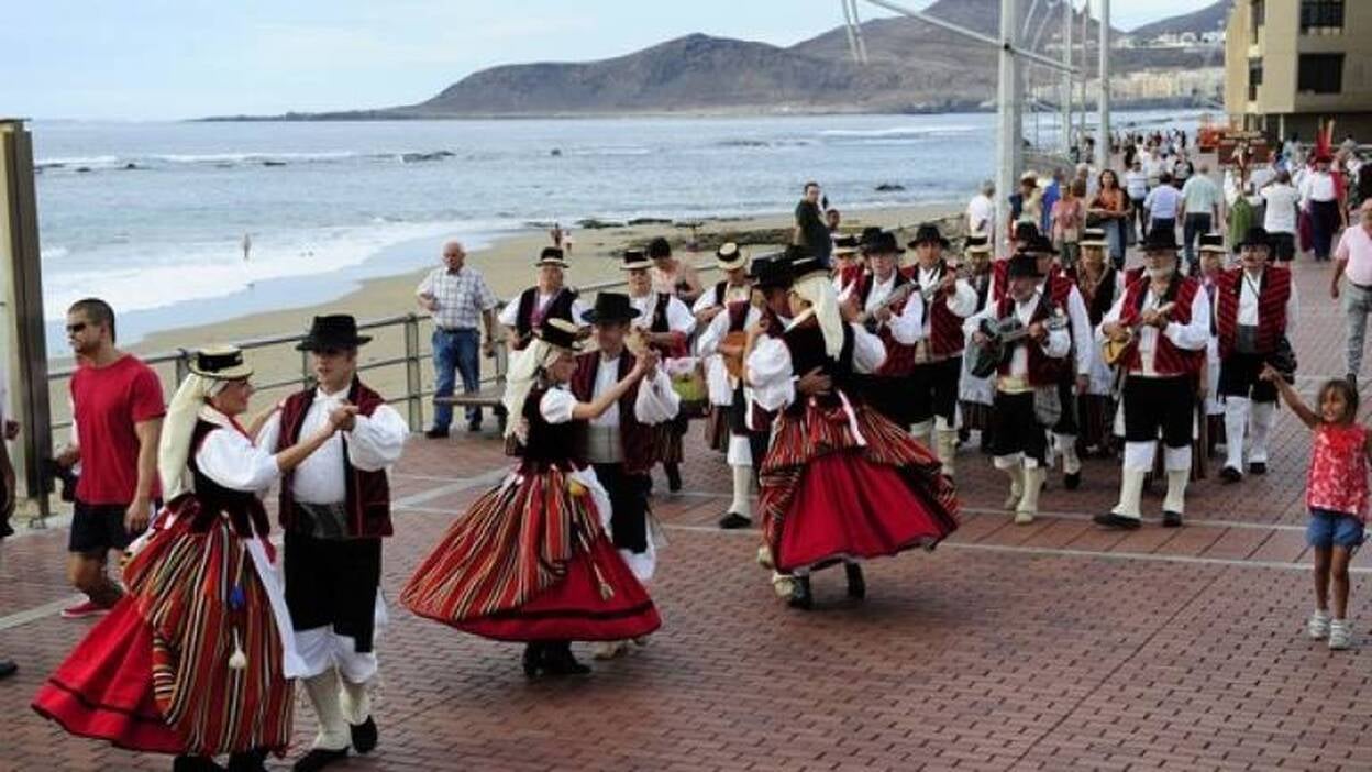 El Festival Folclórico anima la fiesta del Pilar