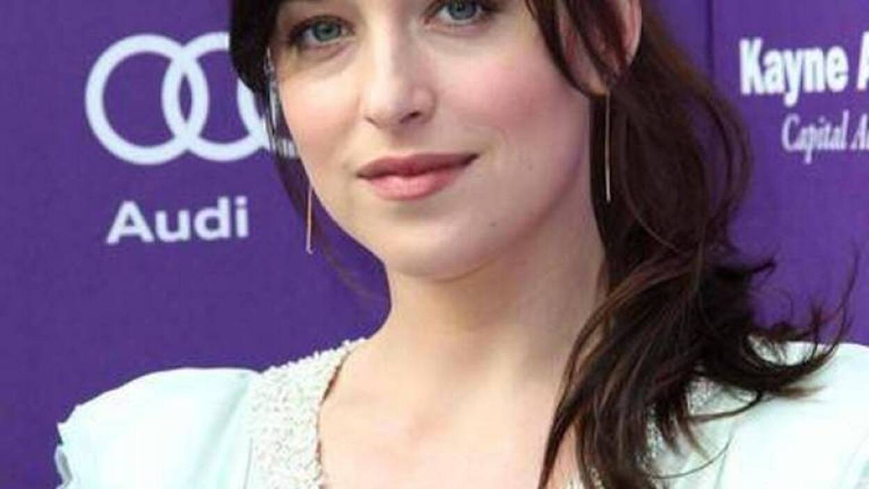 Representantes de Dakota Johnson desmienten que la actriz se vaya a casar