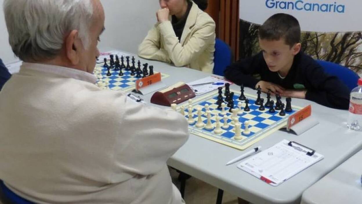 Raúl Pérez, de solo 9 años, vence al maestro Gerardo González