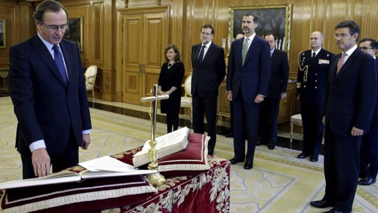 Alonso jura ante el rey en la Zarzuela como nuevo ministro de Sanidad