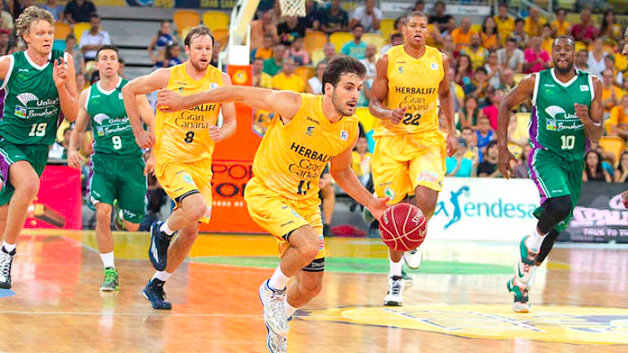 La delgada línea que sobrevuela el derbi