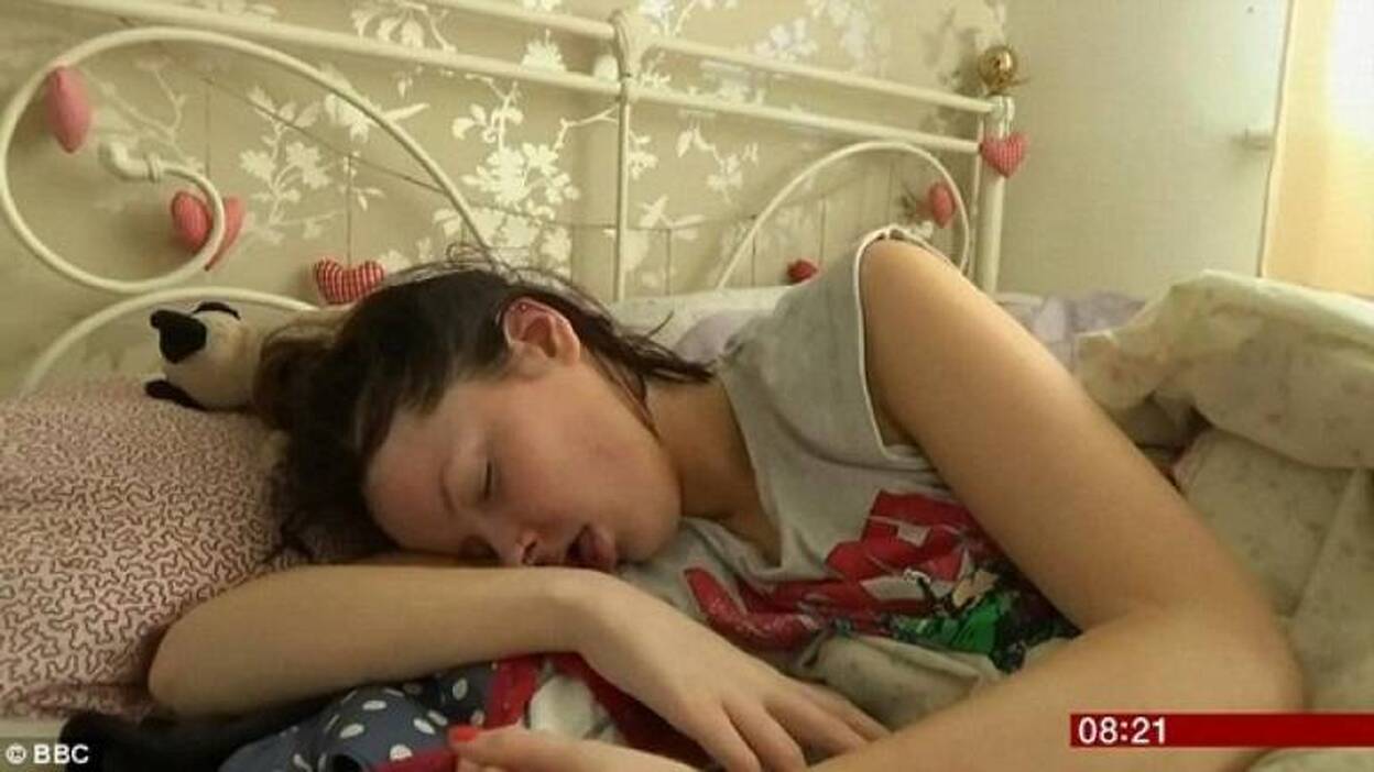 La joven conocida como 'La Bella Durmiente' duerme 22 horas al día