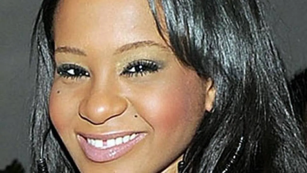 Familiares y amigos acompañan a la hija de Whitney Houston en el hospital