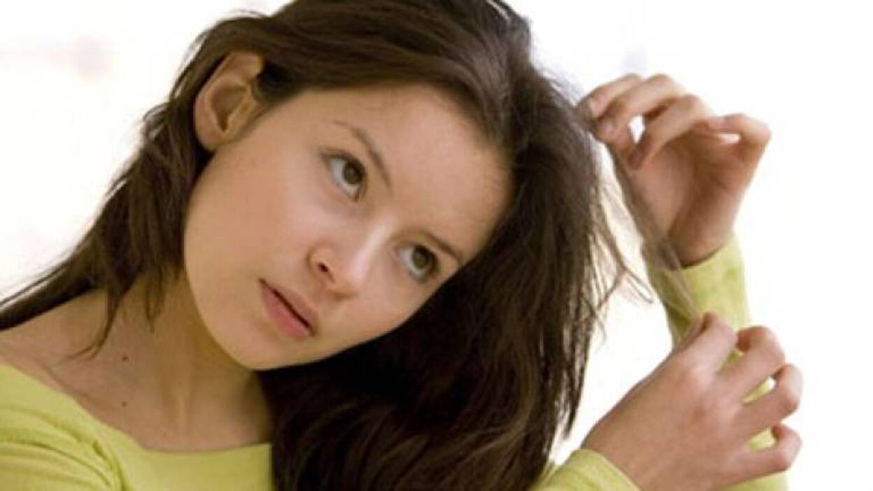 ¿Arrancarse el pelo puede inducir el crecimiento de más pelo?