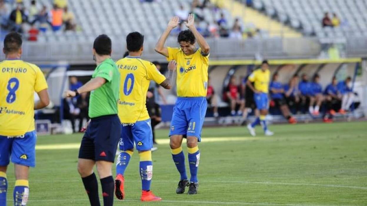 Valerón se estrena en el once con un gran partido