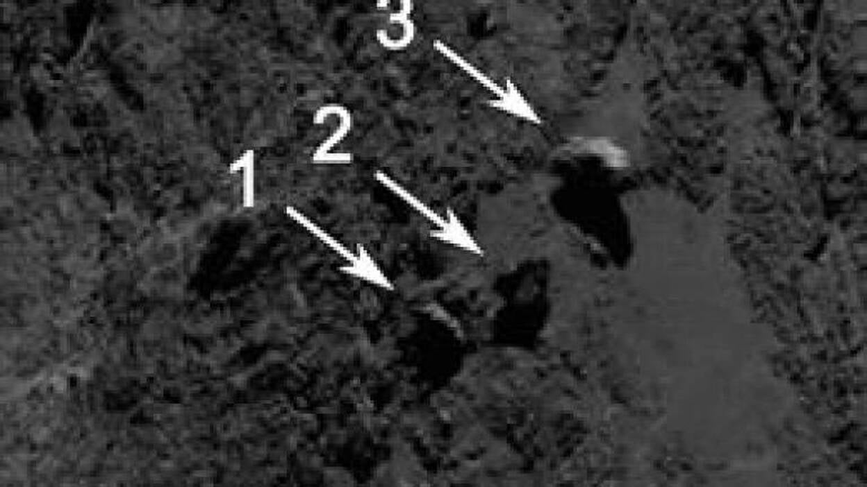 Observan tres enormes piedras 'oscilantes' en el cometa 67P