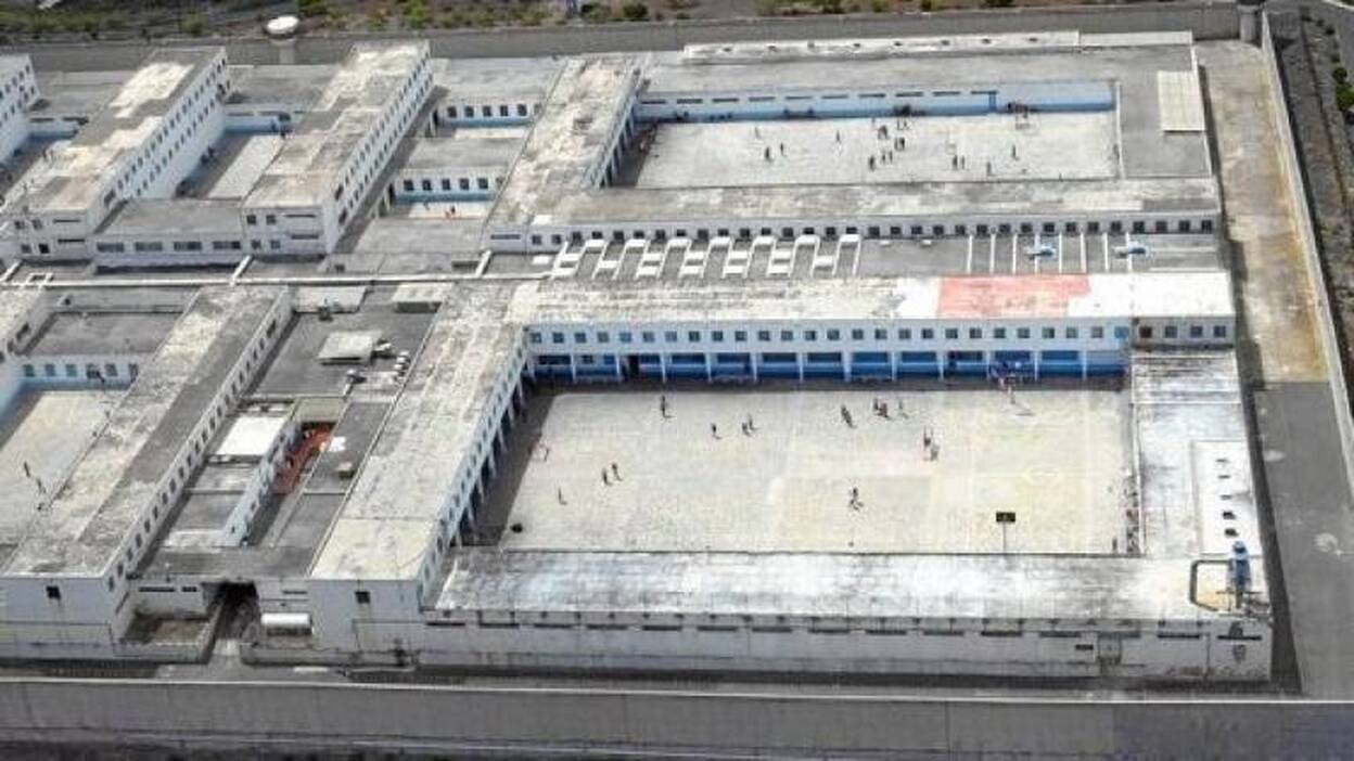 Un funcionario del Salto del Negro, agredido por un recluso