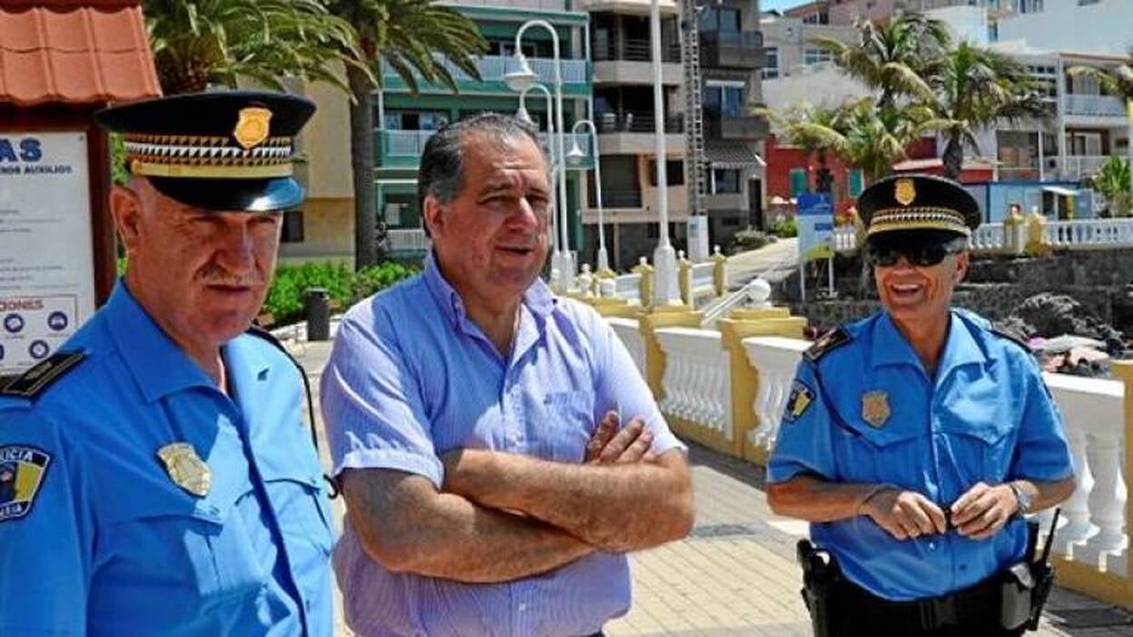 Martel ve un "disparate" cinco policías en la unidad de radar