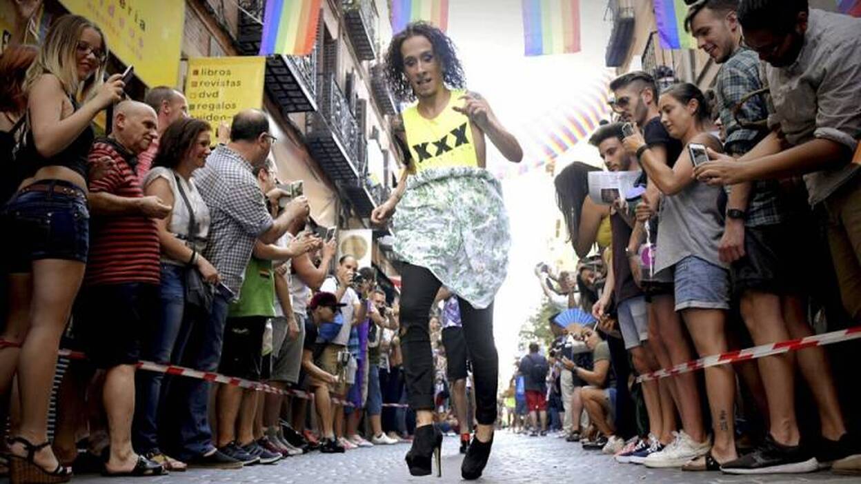 Una carrera de tacones con mucho 'orgullo'