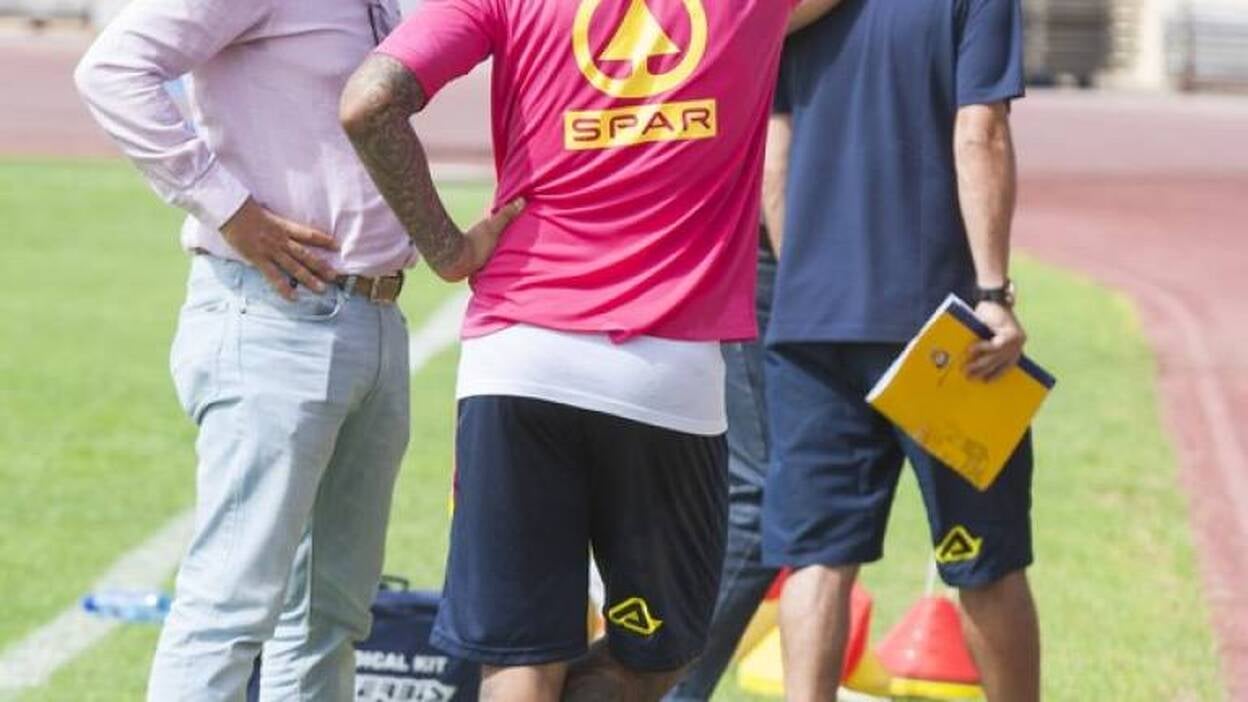 Toni Cruz estrecha el cerco a los fichajes