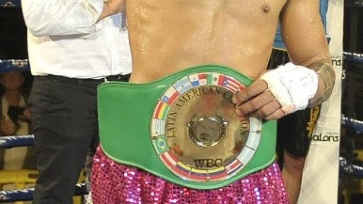 Ferino V firma el contrato que le llevará a Estados Unidos