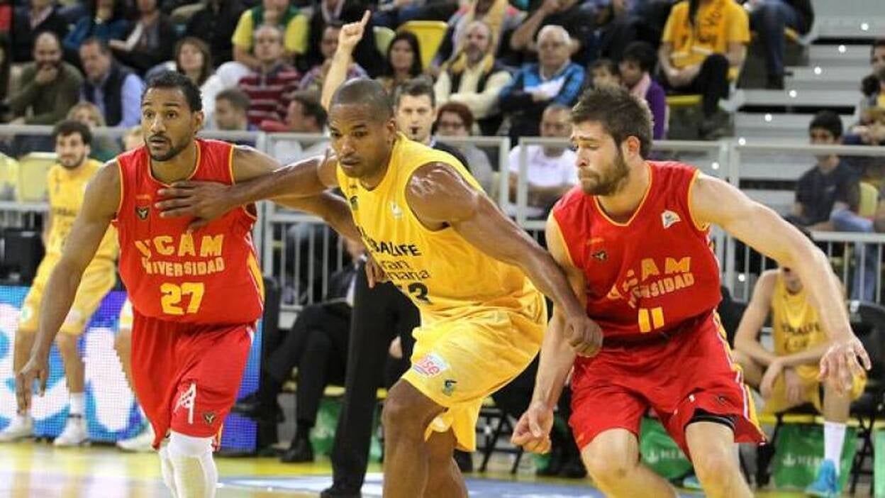 Báez, dos años más de amarillo