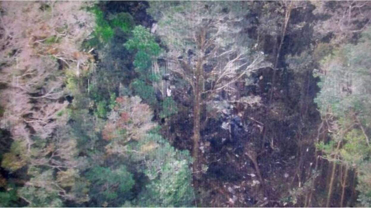 Los equipos de rescate localizan restos del avión que se estrelló en Papúa