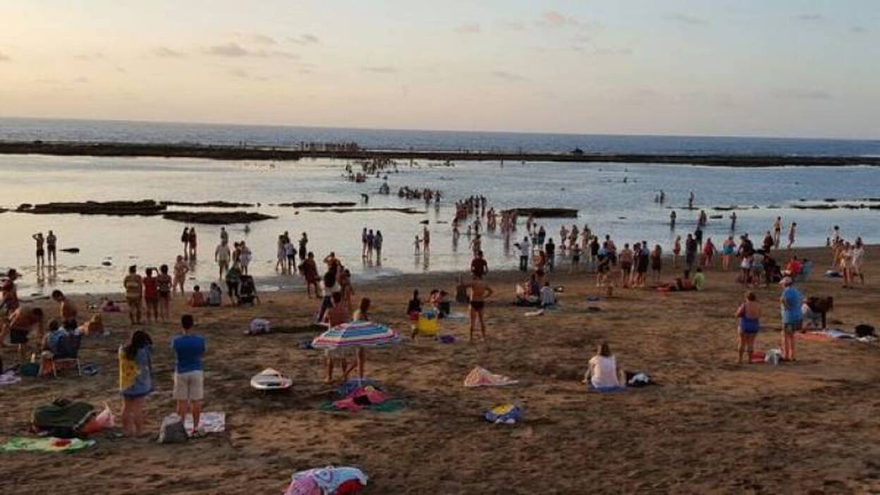 Paso de peatones a la Barra de Las Canteras