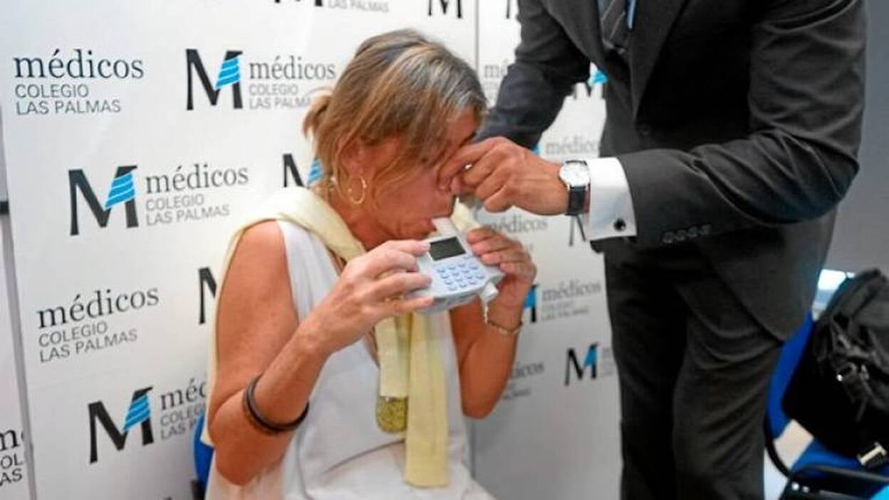 La enfermedad del fumador afecta a 48.000 canarios