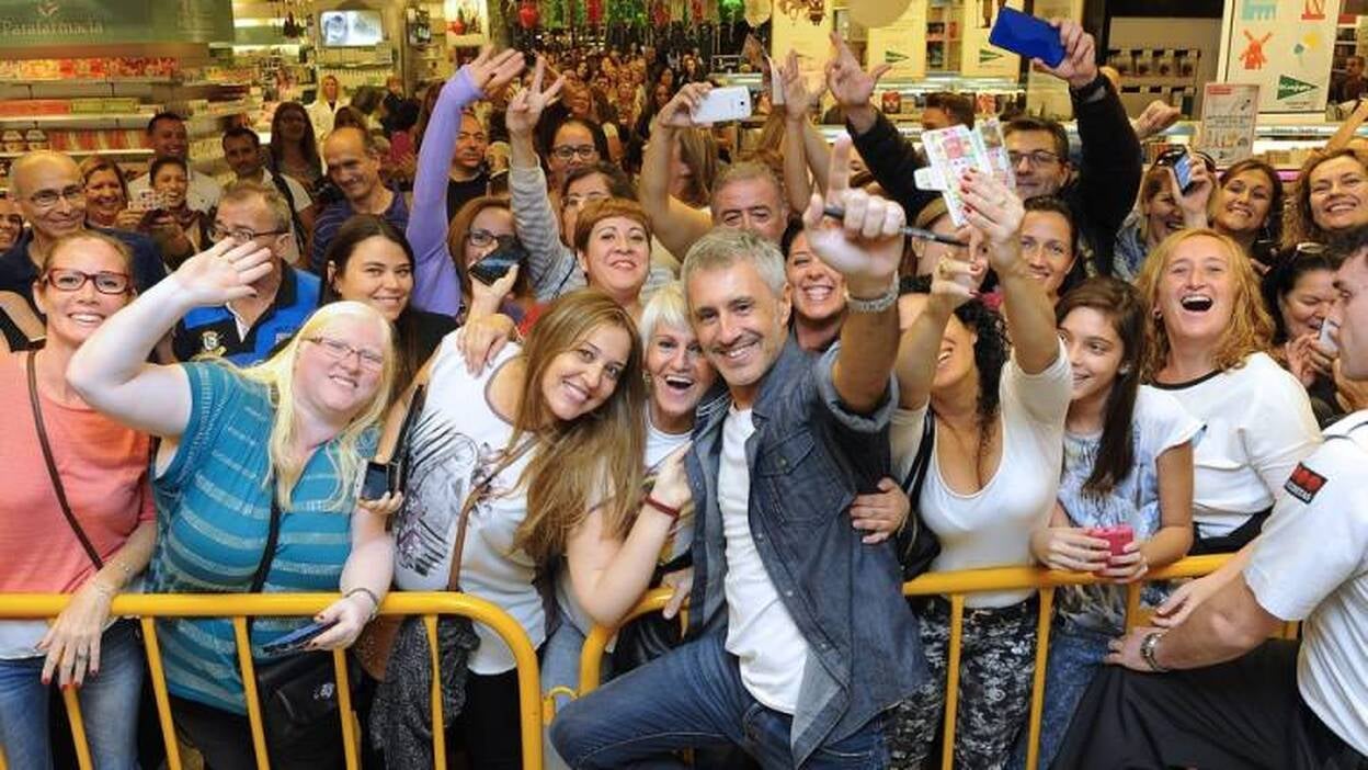 Sergio Dalma se rodea de sus fans