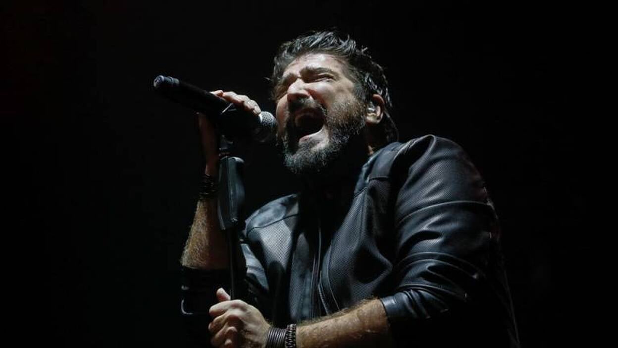 Antonio Orozco cantará con una orquesta de instrumentos reciclados