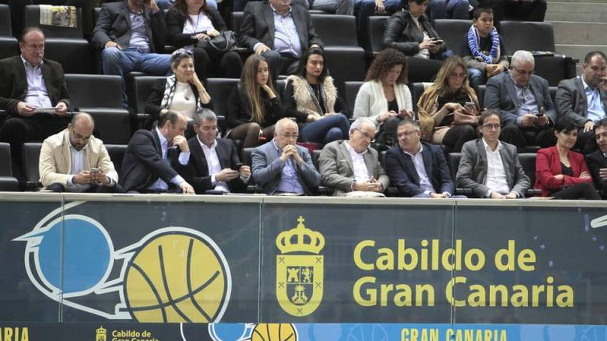 El derbi tuvo color amarillo