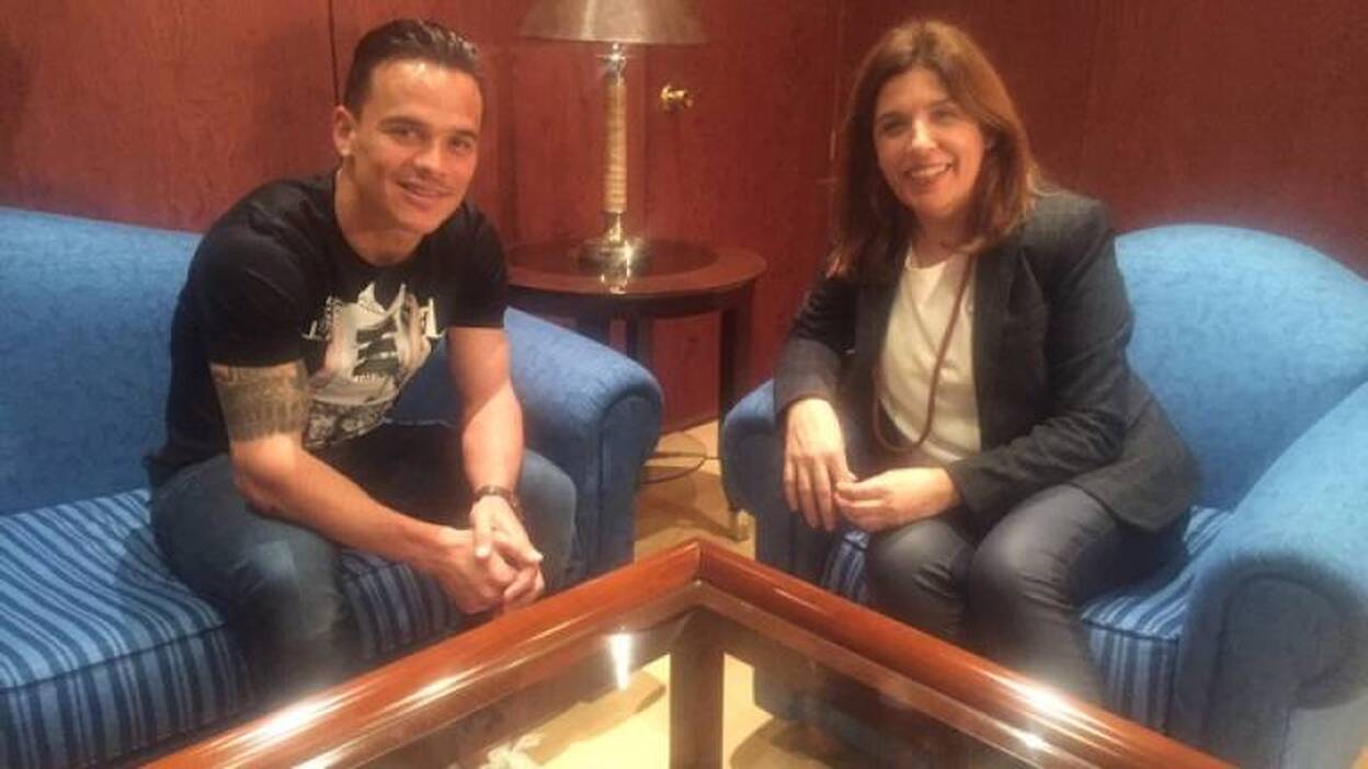 Roque, recibido con honores por la alcaldesa de Telde