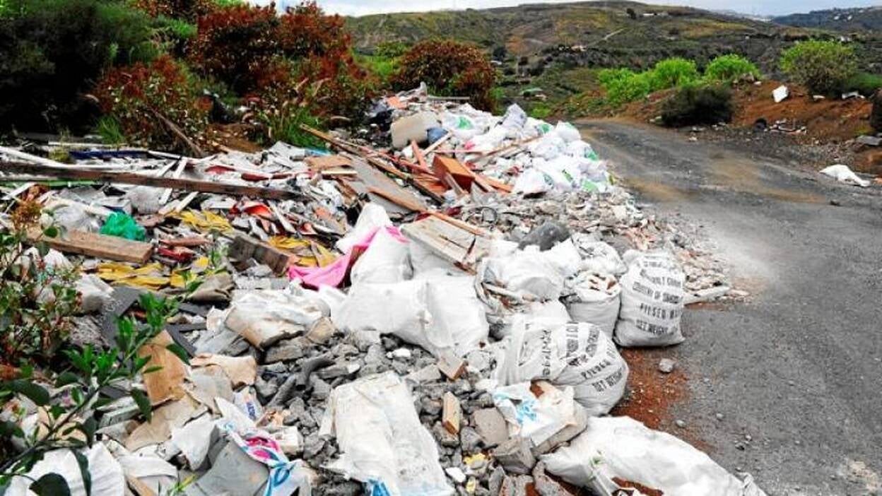 La Sima de Jinámar, símbolo histórico y reducto de basura