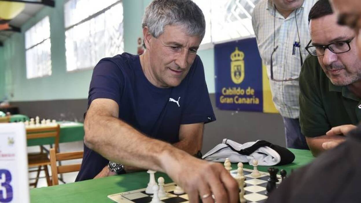 Quique Setién participa en el Open Internacional de ajedrez