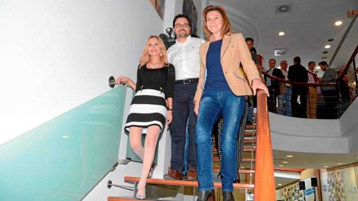 Los críticos del PP acatan las órdenes de Cospedal