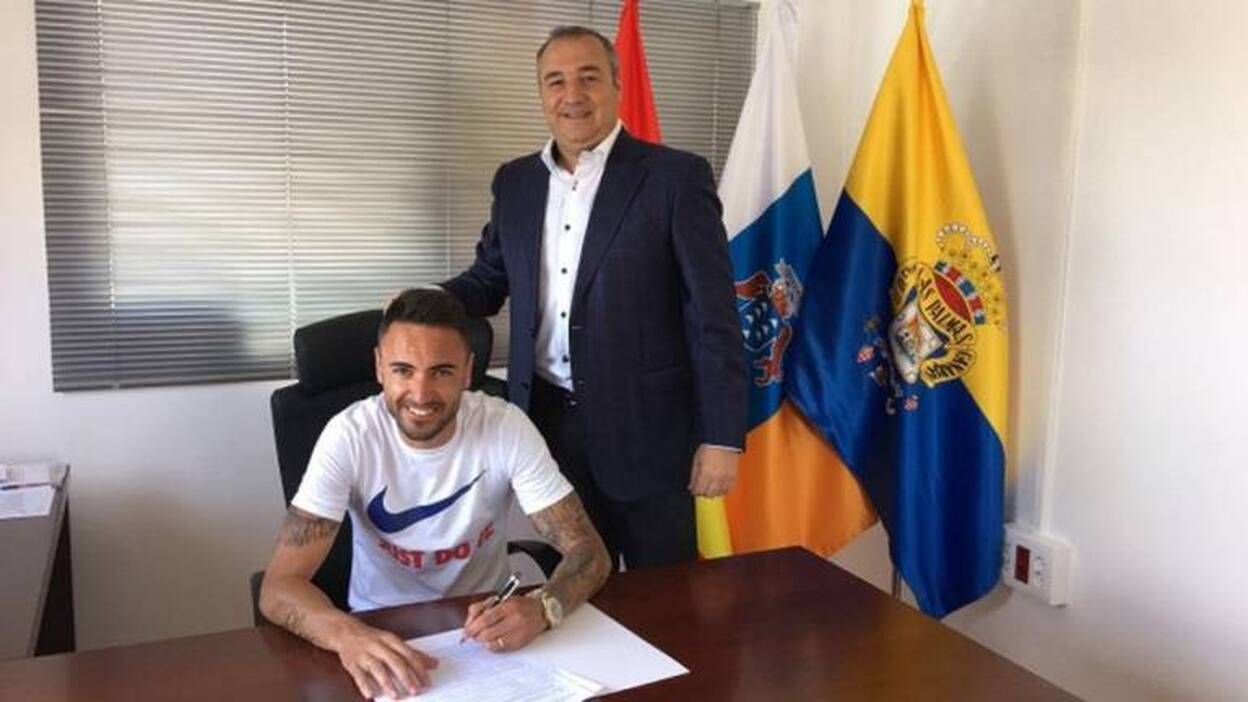 Momo renueva con la UD Las Palmas una temporada más