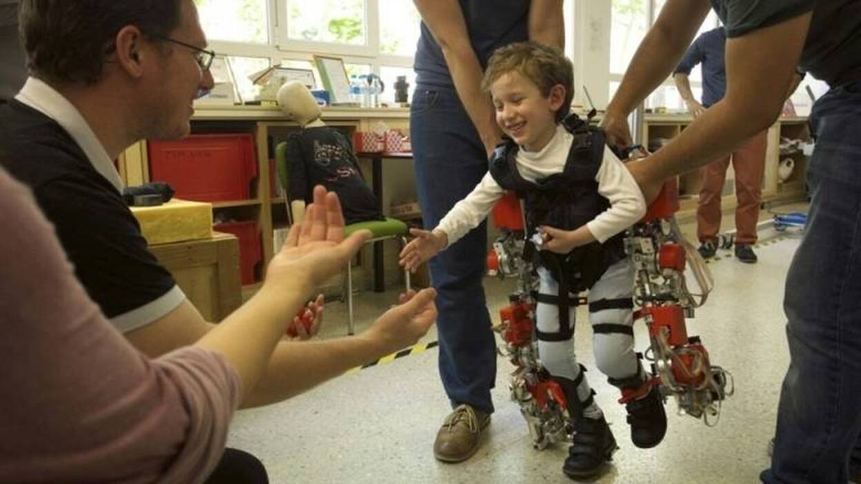 El CSIC crea el primer exoesqueleto del mundo para niños con atrofia muscular espinal