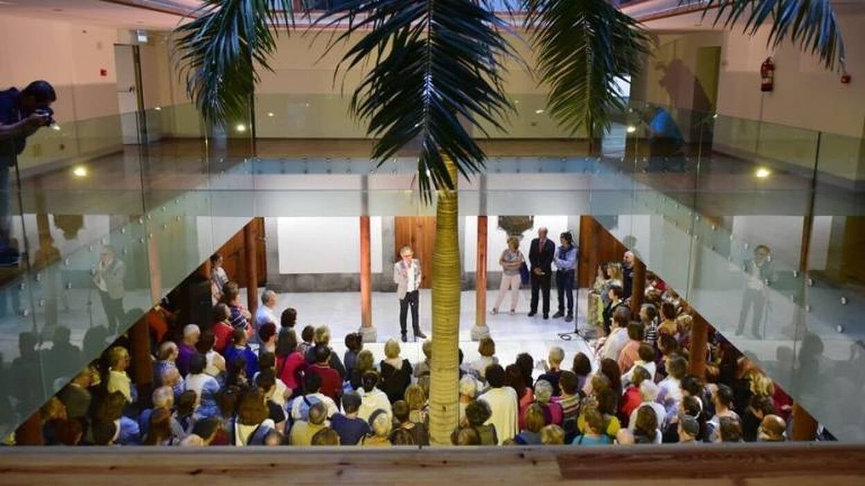 Paseo con teatro en los patios de Vegueta